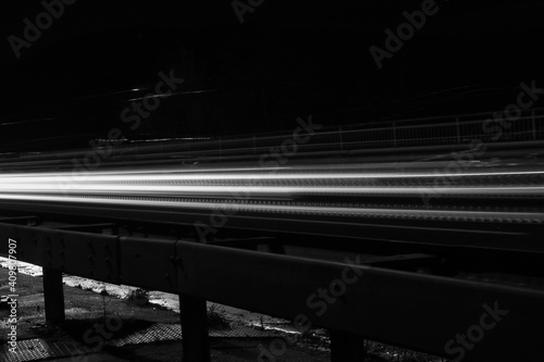 Langzeitbelichtung Straße black and white