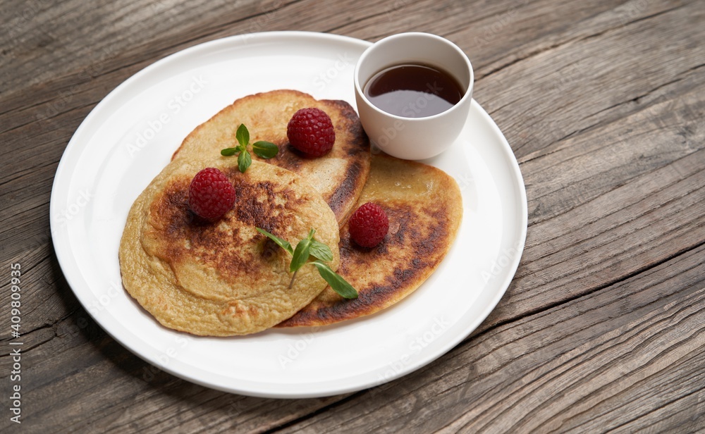 Healthy oat pancakes with raspberry berries and honey syrup Healthy oat pancakes with raspberry berries and honey syrup