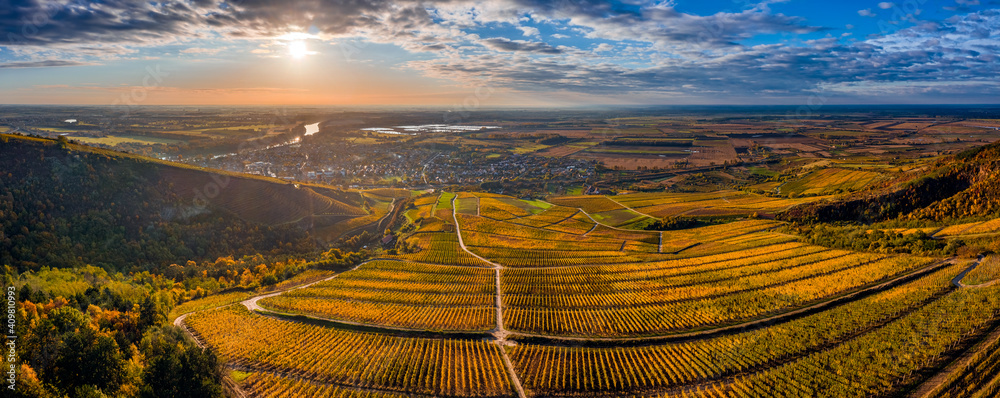 Φωτογραφία Tokaj, Hungary - Aerial panoramic view of the world famous Hungarian vineyards o