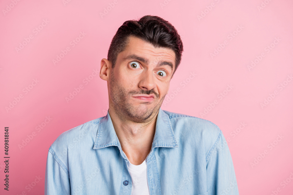 Photo portrait of funny unsure man doubtful grimacing shrugging shoulders not know isolated pastel pink color background - obrazy, fototapety, plakaty 