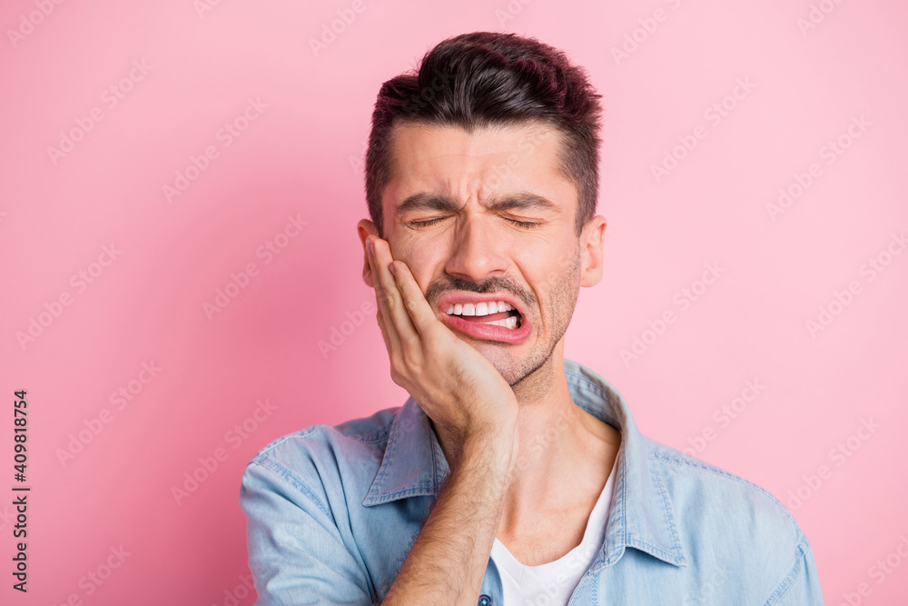 Photo portrait of unhappy grimacing man with toothache struggling crying need doctor isolated pastel pink color background