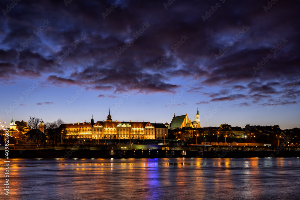 Fototapeta premium Warsaw City Skyline Twilight River View In Poland