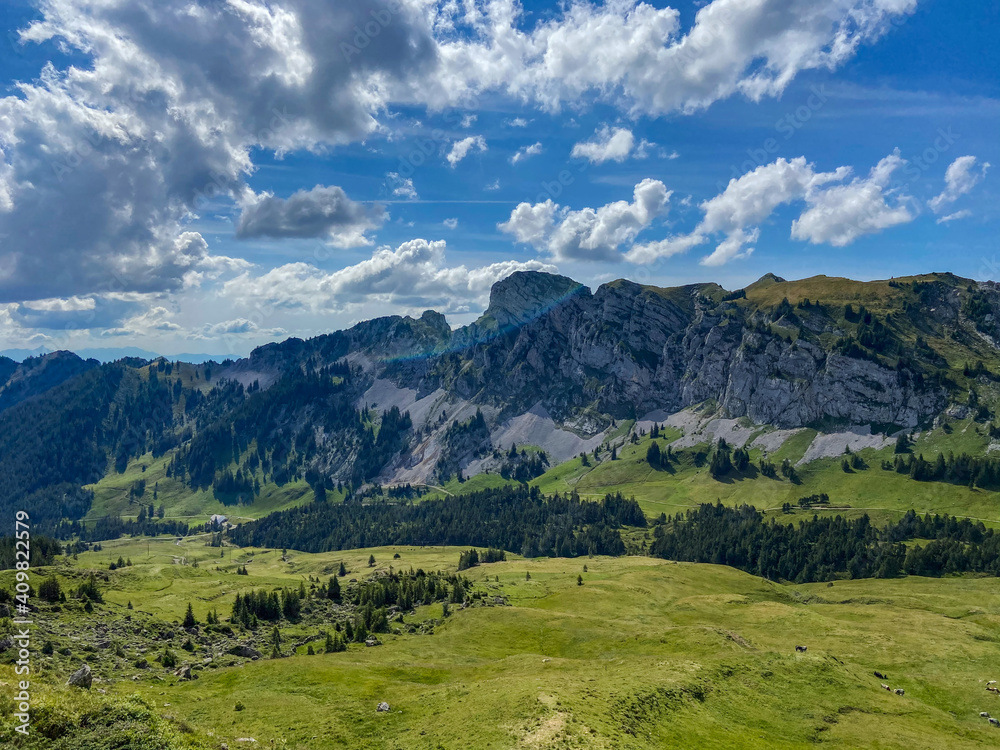 Fototapeta premium Panorama vom Berg Schwändeliflueh im Unesco Biosphärenreservat Entlebuch