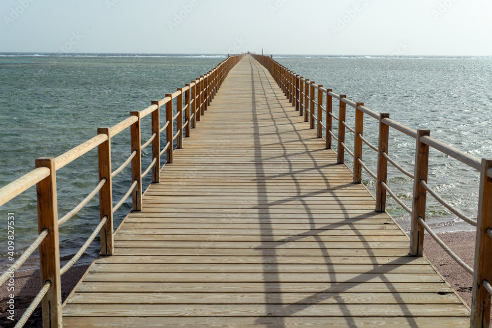 Naklejka premium wooden bridge over the sea