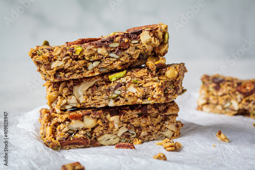 Принти на полотні Homemade oat bars with berries and nuts, light background