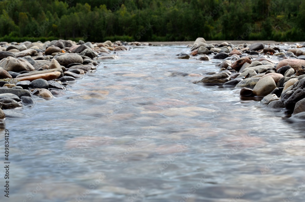 Obraz premium clean fresh water river stream