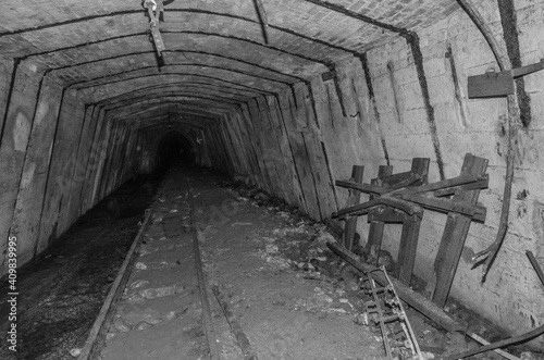 alte Ruinen untertage höhle felsenkeller photo