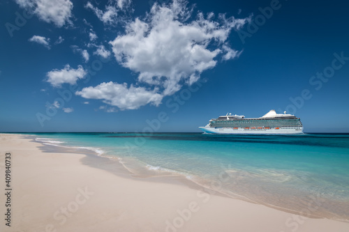 Fototapeta Naklejka Na Ścianę i Meble -  Summer cruise vacation and tourism concept. Side view of cruise ship at the beach.