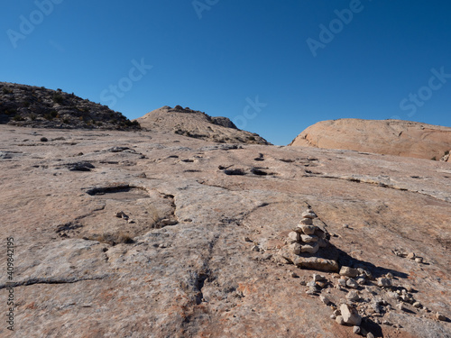 Fotografie Rock cairn on walk to Processional panel petroglyphs at Combs Ridge, Butler Wash