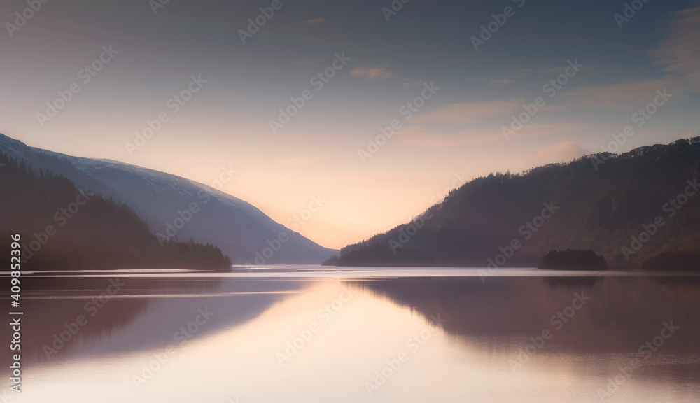 Fototapeta premium sunrise over the lake