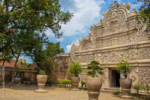 Fototapete Main gate at Taman Sari water castle