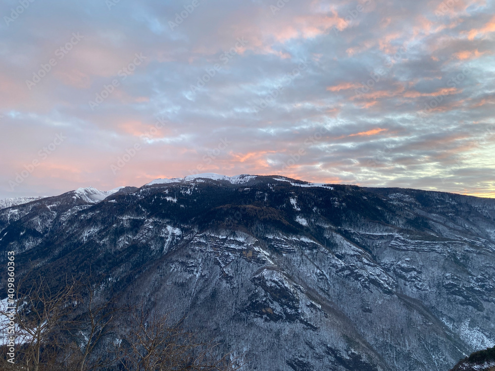 Fototapeta premium sunset in the mountains