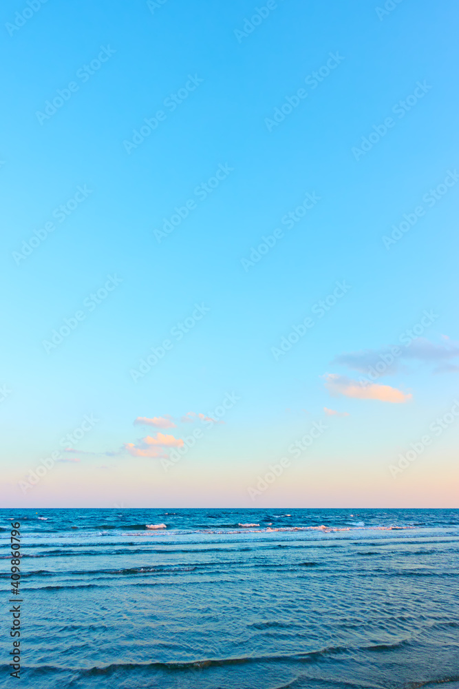 Obraz premium Sea horizon and blue sky