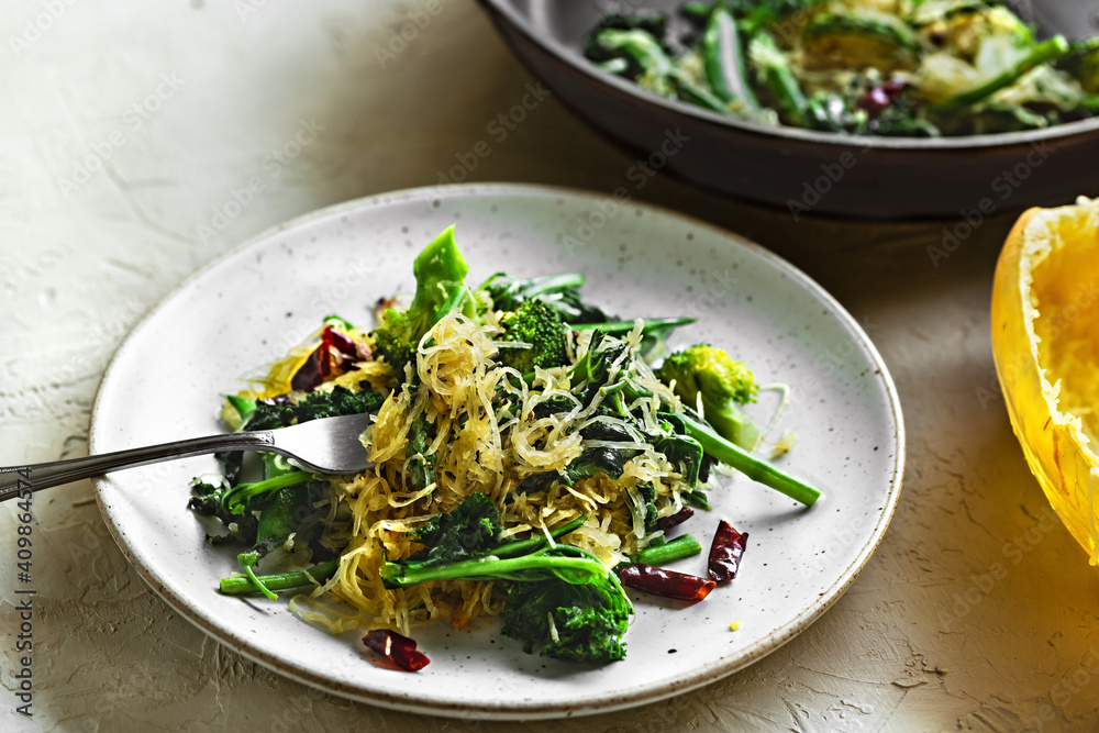 Spaghetti Squash with Kale Asparagus Pea and Broccoli with Dried Chili Spaghetti Squash with Kale Asparagus Pea and Broccoli with Dried Chili