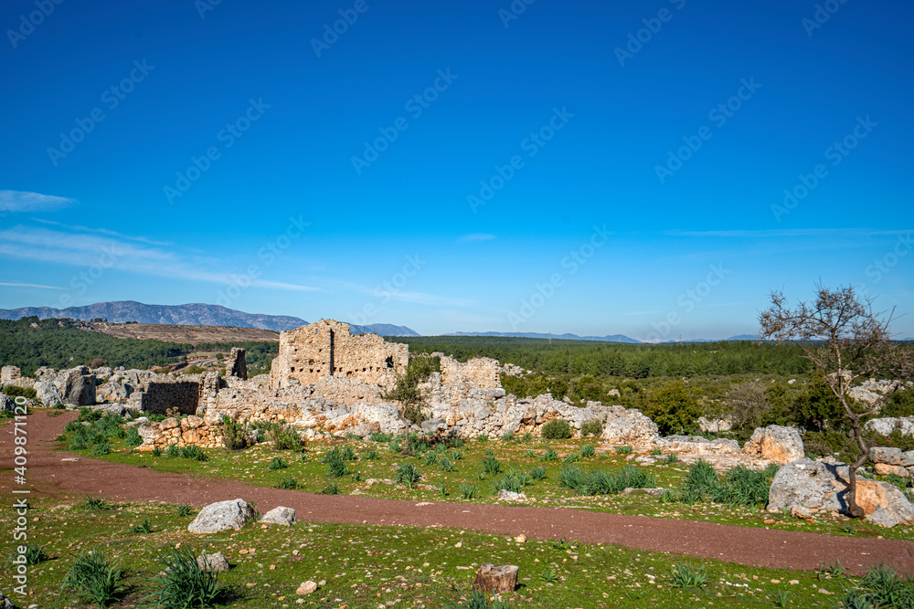 The ancient city of Lyrboton Kome, located in the Kepez on a hill in Varsak, discovered in 1910, an important olive oil production center in the region and had close ties to Perge, Antalya