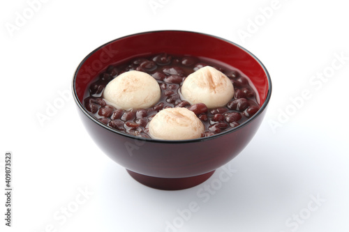 餅入りぜんざい 小豆 白背景
