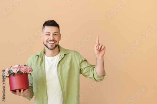 Handsome man with bouquet o...