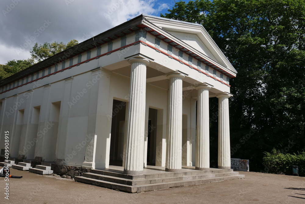 Belvedere am Tollensesee in Neubrandenburg - griechischer Tempel
