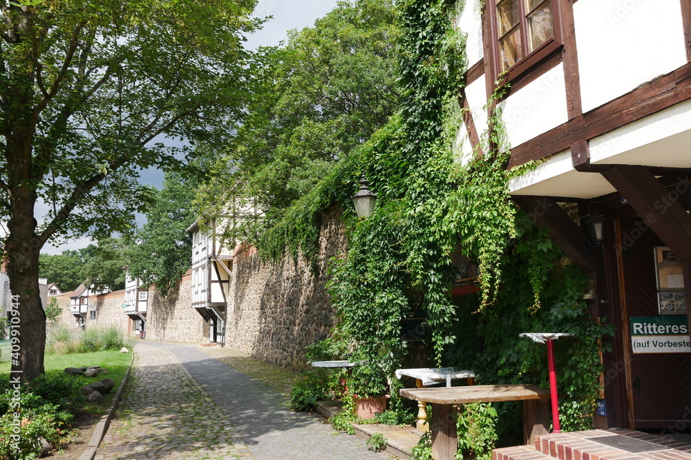 Stadtmauer mit Wiekhäusern aus Fachwerk in Neubrandenburg
