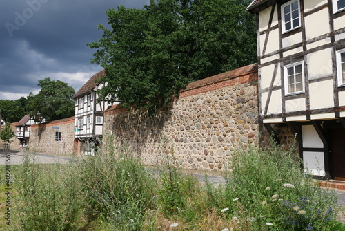 Stadtmauer mit Wiekhäusern aus Fachwerk in Neubrandenburg