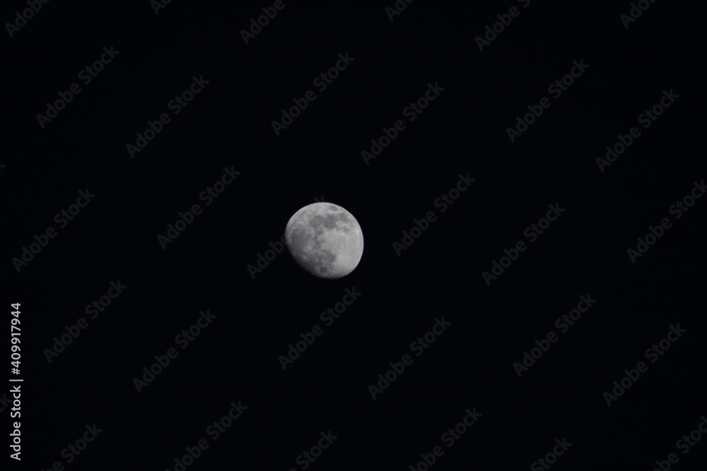 luna y cráteres en la oscuridad absoluta luna y cráteres en la oscuridad absoluta