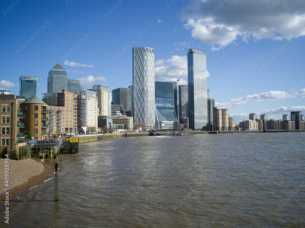 Naklejka premium River Thames and Canary Wharf skyline, London, UK