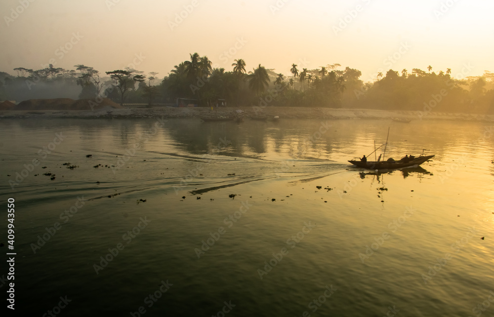 A winter morning in the river