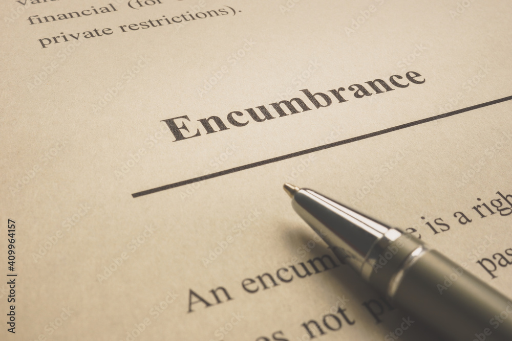 Obraz premium Encumbrance word on the page with pen.