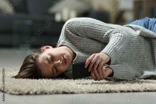 Фотография Sad teen reading bad news on smart phone