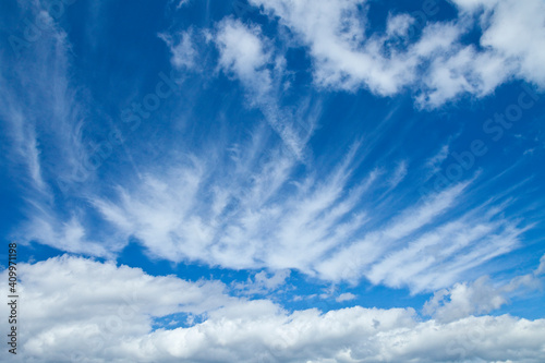 Nubes Cirros en el Parque Natural Sierra de Andújar, Jaen, Andalucía, España