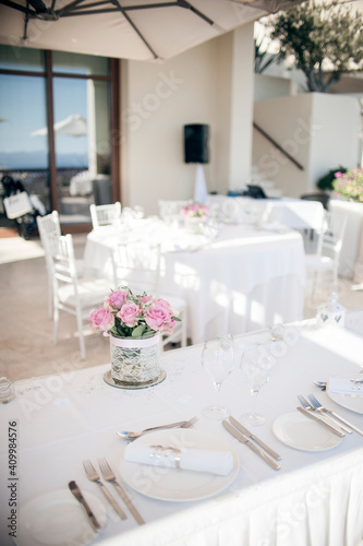 wedding table set © Natalie