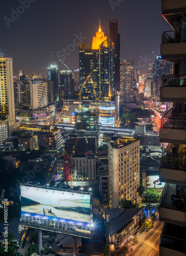 Obraz na płótnie Dense City Skyline of Bangkok, Thailand at Night w salonie