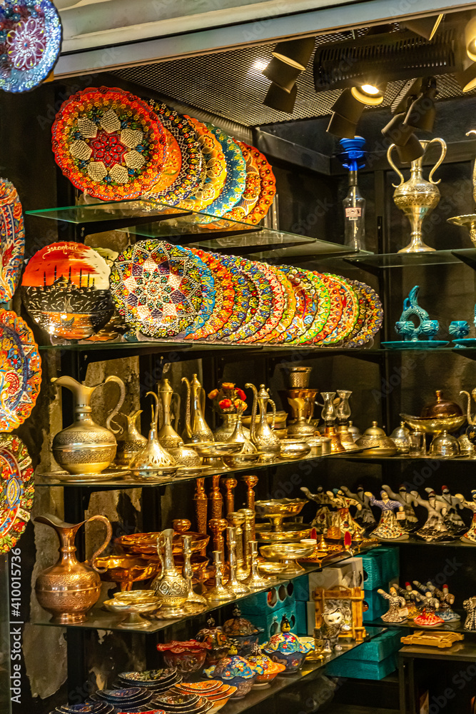 Fototapeta premium Arab souvenir shop with colored dishes