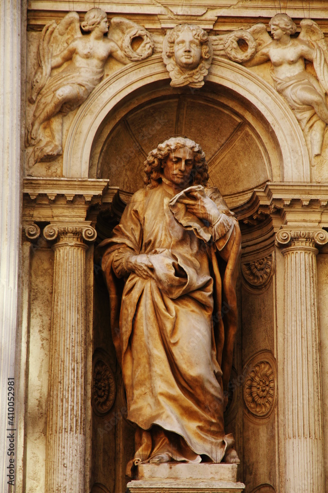 outdoor Venice statue