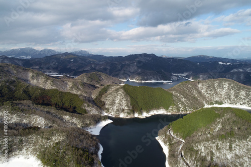 雪山と湖