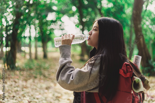 Canvas Print Asian woman tourist drinking water.