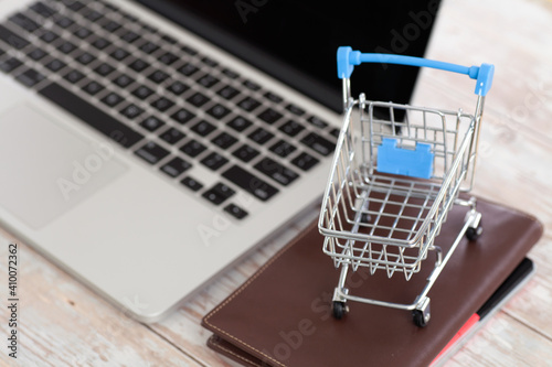 Concept scenario of online shopping