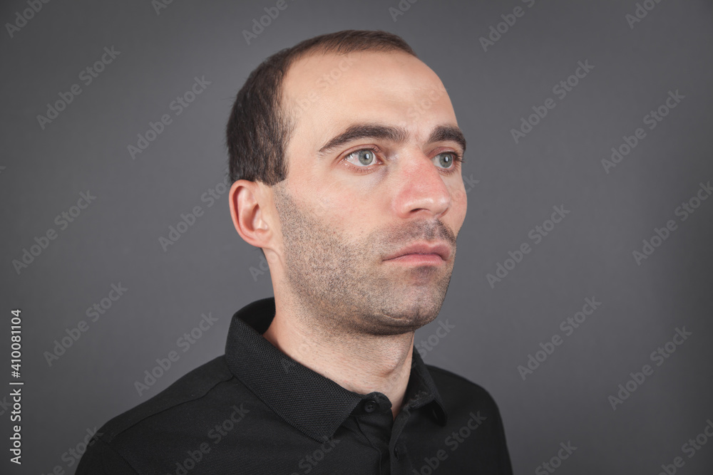 Obraz premium Portrait of caucasian man looking to the side.