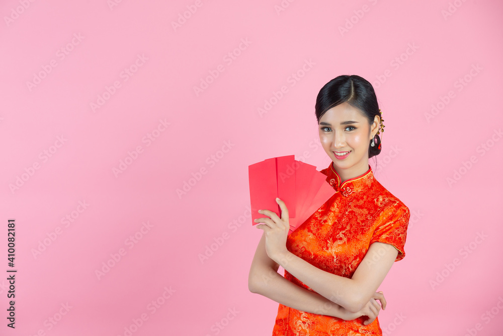 beautiful Asian woman show something and take red envelopes in chinese new year beautiful Asian woman show something and take red envelopes in chinese new year