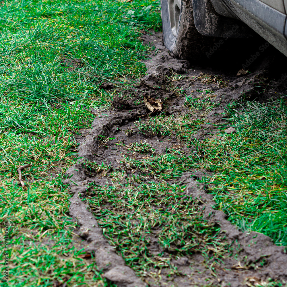Fototapeta premium Dirty trail from the wheel of the car. Suv. Impassability.