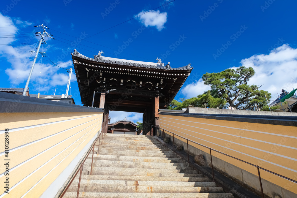 Naklejka premium 尾道 福善寺 山門