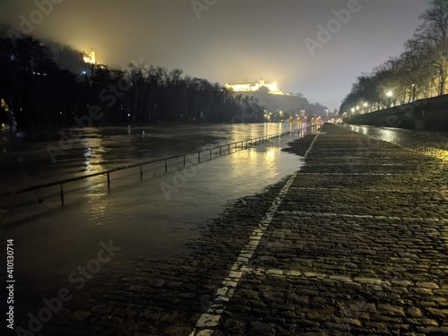 Main Hochwasser Würzburg Mainkai