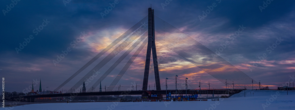 Fototapeta premium sunset over the bridge