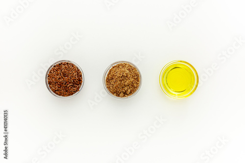 Flaxseed or flaxseed seeds, accompanied by oil (Linum usitatissimum)