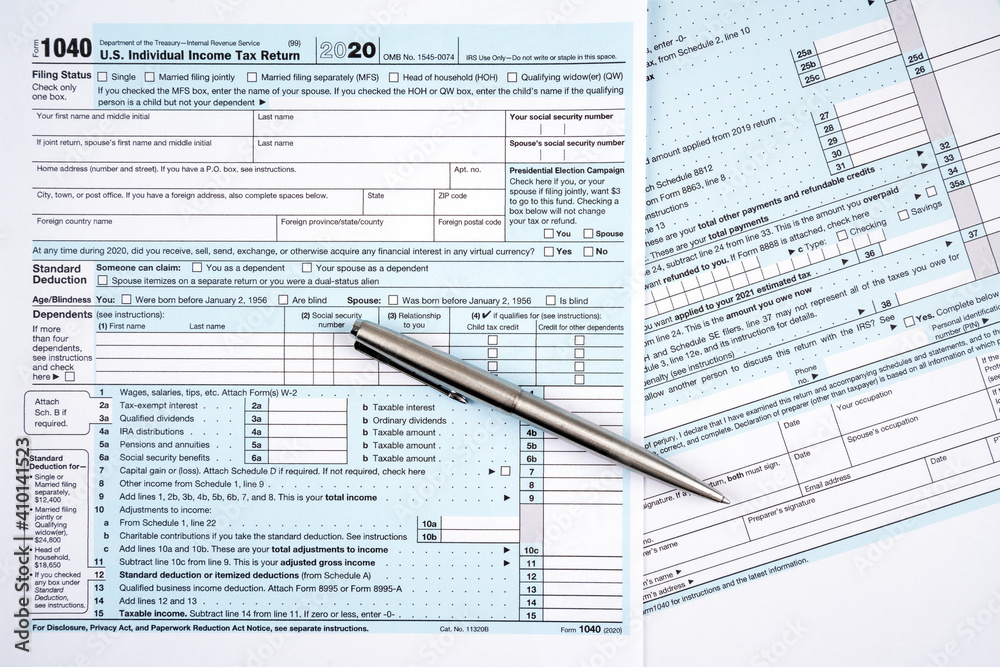 Fototapeta premium us individual income tax return 1040 form for 2020 with pen.