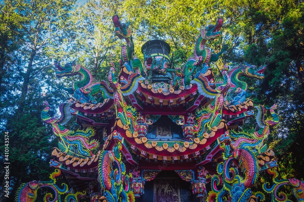 Obraz premium Beautiful colorful temple architecture in Taiwan
