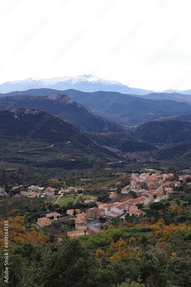 Village médiéval de Lesquerde dans les Pyrénées orientales catalane
