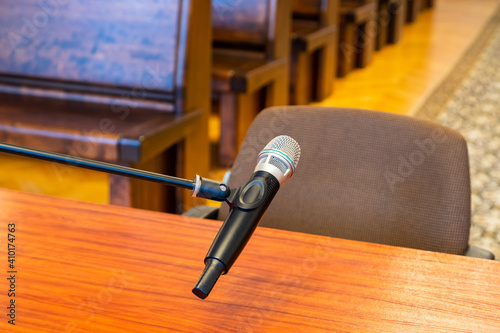 Canvas Print Closeup of microphone in the courthouse