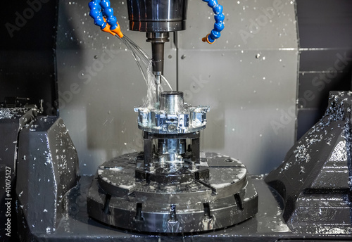Liquid-cooled cnc milling Machine Sharpens High-complexity aluminum parts