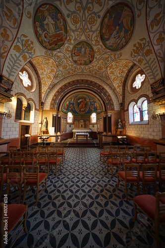 Eguisheim chapelle néo-romane Alsace france